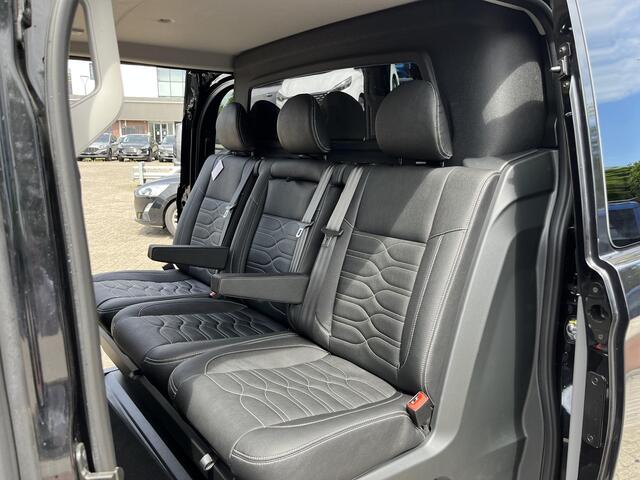 Ford TRANSIT CUSTOM 320 2.5 PHEV L2H1 Black Platinum DC | SCI | 233pk | Netto bijtelling 2025 vanaf 461,- per maand! | Driver Assistance Pack Ultimate | Dubbele Zijschuifdeuren | Ford Voorraad