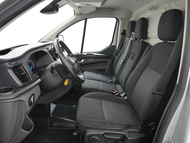 Ford TRANSIT CUSTOM 300 2.0TDCI 130PK AUTOMAAT L2H1 3-Persoons Trekhaak Camera Cruise Control DAB Pdc Trend Schuifdeur Betonplex vloer Lat om Lat Wandbetimmering 1.750KG Trekgewicht Euro 6