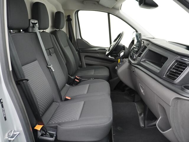 Ford TRANSIT CUSTOM 300 2.0TDCI 130PK AUTOMAAT L2H1 3-Persoons Trekhaak Camera Cruise Control DAB Pdc Trend Schuifdeur Betonplex vloer Lat om Lat Wandbetimmering 1.750KG Trekgewicht Euro 6