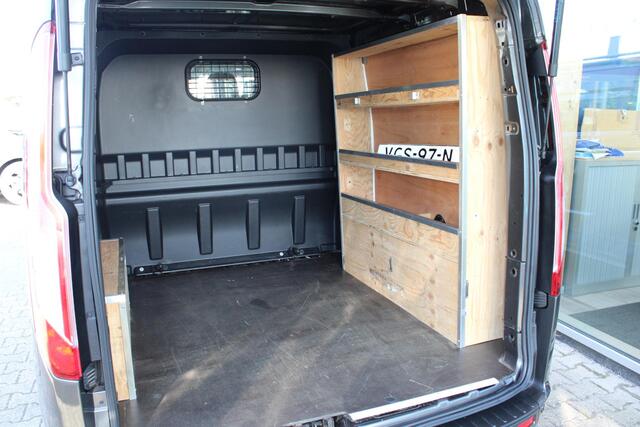 Ford TRANSIT CUSTOM 300 2.0 TDCI L2H1 Limited DC | Zeer Netjes! | Goed Onderhouden | Trekhaak | Dubbele Cabine | Cruise Control | Navigatie |