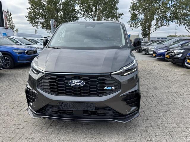 Ford TRANSIT CUSTOM 320 2.5 PHEV L2H1 MS-RT DC 233pk | | Dubbele Cabine | Dubbele zijschuifdeur | Inklapbare trekhaak | Navigatie systeem | Adaptieve LED koplampen met verblindingsvrij grootlicht | Bekleding zijwand en achterdeuren (volledig)