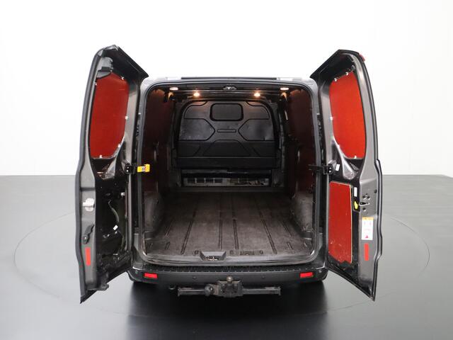 Ford TRANSIT CUSTOM 2.0TDCi 130PK Lang Achterdeuren | Airco | Cruise | 3-Persoons | Trekhaak