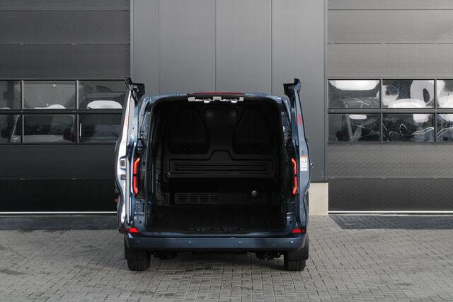 Ford TRANSIT CUSTOM E-Transit 340 L2H1 Limited 65 kWh 218pk - 2x Schuif - LED - 360 Camera - B&O - ACC - Navi - Stoel/Stuurverwarming - Rijklaar