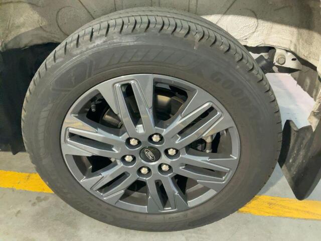 Ford TRANSIT CUSTOM 320 2.0 TDCI L1H1 Limited 150pk! | 17 inch | Stoelverwarming | Camera | Parkeersensoren | Volledig meegespoten bumpers