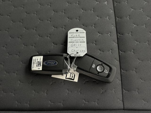 Ford TRANSIT CUSTOM 2.5 PHEV Automaat Lang Limited Kombi | 9-Persoons Prijs incl BPM en excl btw | Navigatie | Camera | Airco | Privacy Glass | Trekhaak