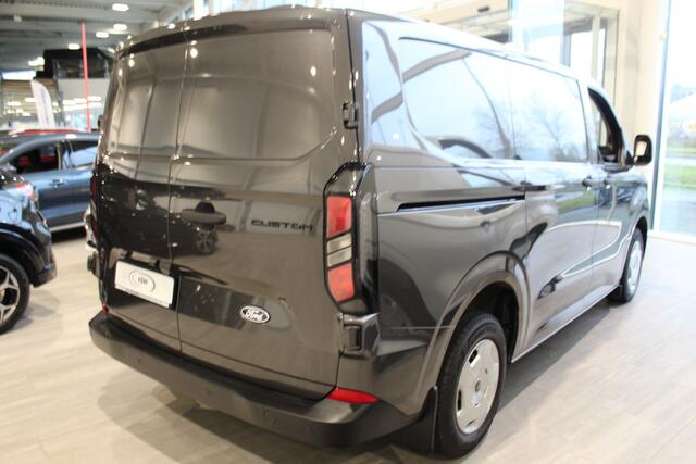 Ford TRANSIT CUSTOM 320 2.0-136 pk TDCI L1H1 Trend. Fabrieksgarantie tot 10-2028 ! Volledige fotoreportage volgt z.s.m. Adapt. Cruise Cntrl, Navigatie, Camera, PDC V+A, Apple Carplay/Android auto, LED verl., Laadruimte bekleed, Bijrijdersbank, Spiegel-, stoel en voorraamverw