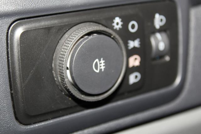 Ford TRANSIT CUSTOM 320 2.0-136 pk TDCI L1H1 Trend. Fabrieksgarantie tot 10-2028 ! Volledige fotoreportage volgt z.s.m. Adapt. Cruise Cntrl, Navigatie, Camera, PDC V+A, Apple Carplay/Android auto, LED verl., Laadruimte bekleed, Bijrijdersbank, Spiegel-, stoel en voorraamverw