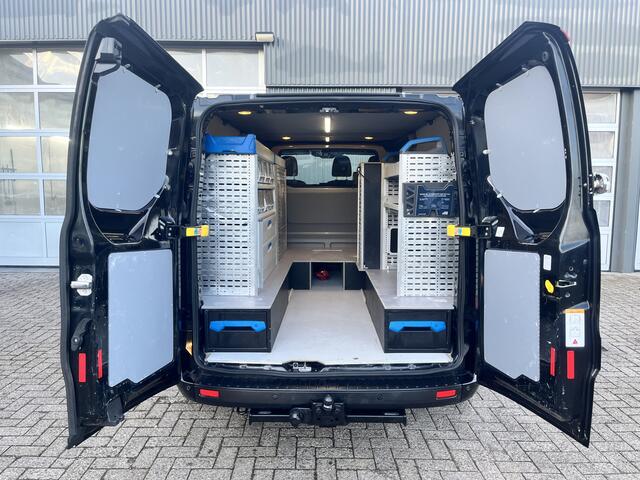 Ford TRANSIT CUSTOM 300 2.0 TDCI L2H1 Sortimo kastinrichting Airco Cruise control Trekhaak 2640kg trekgewicht 3-Persoons Stoelverwarming Bluetooth handsfree Parkeersensoren achter Schuifdeur links en rechts Euro 6