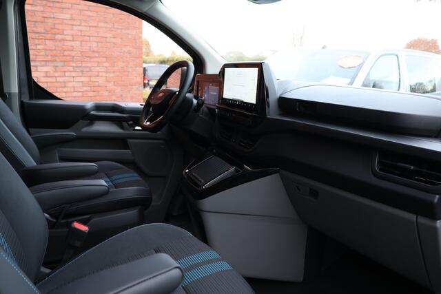 Ford TRANSIT CUSTOM 300 2.0 TDCI L2H1 Sport 170 PK DC | Dubbel Cabine | 360 Camera | Middenconsole | ACC | Blind Spot | Navigatie | Camera | CarPlay | Lane Assist | Elek. Trekhaak | 5-Zitter | BPM VRIJ | Verlengde fabrieksgarantie tot 11-2029