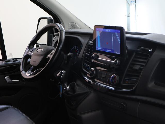 Ford TRANSIT CUSTOM 300 2.0 TDCI L2 H1 | TRAIL UITVOERING | LEDEREN BEKLEDING | NAVIGATIE | CAMERA | CRUISE CONTROL | TREKHAAK | LM VELGEN | TREEPLANKEN | COMPLEET DEALER ONDERHOUDEN