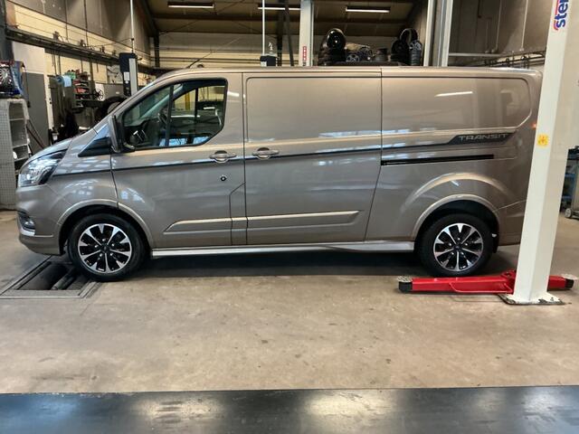 Ford TRANSIT CUSTOM 320 2.0 TDCI L2H1 SPORT
