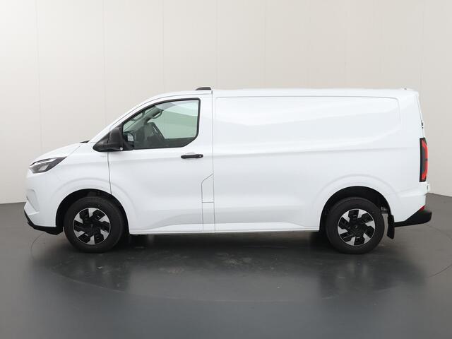 Ford TRANSIT CUSTOM E-Transit 320 | L1 H1 | TREND | 65 kWh | 328 KM RANGE | CLIMATE CONTROL | CARPLAY / ANDROID AUTO | STOELVERWARMING | SPIEGEL VERWARMING | ACHTERUITRIJCAMERA | VOORRUITVERWARMING | LAADRUIMTE PAKKET | VOORBEREIDING 2300 KG TREKHAAK