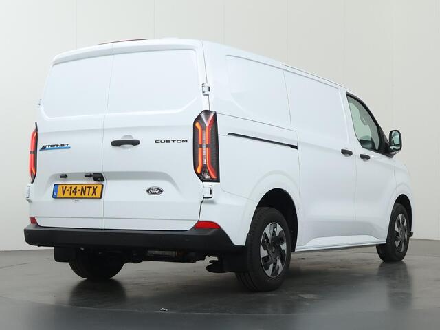 Ford TRANSIT CUSTOM E-Transit 320 | L1 H1 | TREND | 65 kWh | 328 KM RANGE | CLIMATE CONTROL | CARPLAY / ANDROID AUTO | STOELVERWARMING | SPIEGEL VERWARMING | ACHTERUITRIJCAMERA | VOORRUITVERWARMING | LAADRUIMTE PAKKET | VOORBEREIDING 2300 KG TREKHAAK