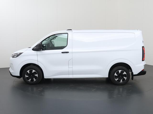 Ford TRANSIT CUSTOM E-Transit 320 | L1 H1 | TREND | 65 kWh | 328 KM RANGE | CLIMATE CONTROL | CARPLAY / ANDROID AUTO | STOELVERWARMING | SPIEGEL VERWARMING | ACHTERUITRIJCAMERA | VOORRUITVERWARMING | LAADRUIMTE PAKKET | VOORBEREIDING 2300 KG TREKHAAK