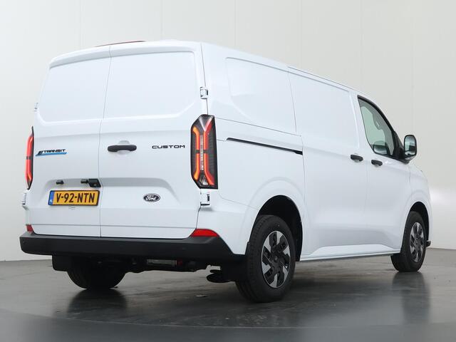 Ford TRANSIT CUSTOM E-Transit 320 | L1 H1 | TREND | 65 kWh | 328 KM RANGE | CLIMATE CONTROL | CARPLAY / ANDROID AUTO | STOELVERWARMING | SPIEGEL VERWARMING | ACHTERUITRIJCAMERA | VOORRUITVERWARMING | LAADRUIMTE PAKKET | VOORBEREIDING 2300 KG TREKHAAK
