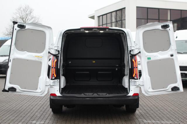 Ford TRANSIT CUSTOM E-Transit 320 L2H1 Trend 65 kWh 218pk DC Automaat | Trekgewicht 2300kg | L+R Zijdeur | Keyless | Carplay/Android | Stoel+Stuurvwer. | Lease 771,- p/m