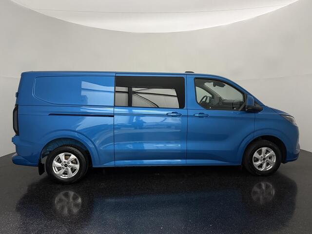 Ford TRANSIT CUSTOM 320 2.5 PHEV L2H1 Limited DC met o.a. een 360 graden camera, Parkeersensoren voor en achter, Dodehoekdetectie, Navigatiesysteem en een Trekhaak