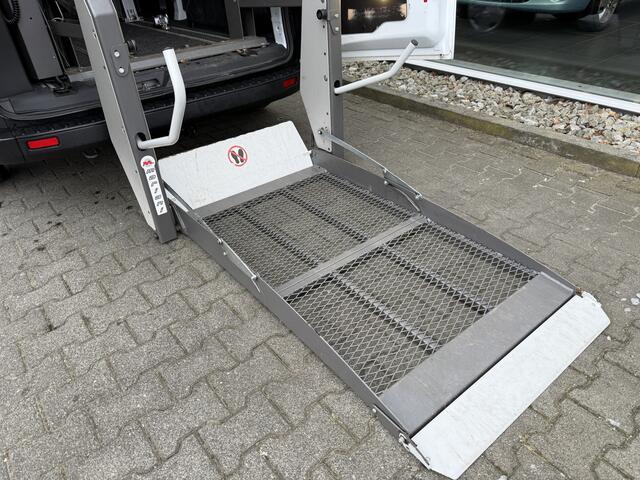 Ford TRANSIT CUSTOM 5+1 of 3+2 Rolstoelbus 320 2.0 TDCI L2H2 Trend (Zeer nette en ruime rolstoelbus met lift!)