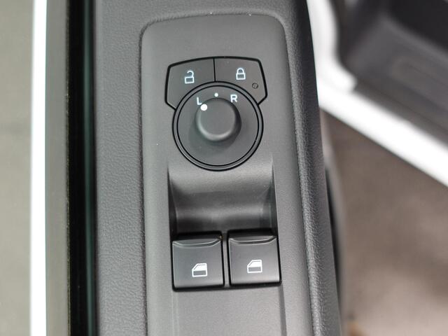 Ford TRANSIT CUSTOM 300 2.0 TDCI L2H1 Trend Nieuw Model BPM VRIJ! Ford Transit Custom 300 2.0 TDCI L2H1 Trend NM Automaat Airco Cruise Navi PDC Camera Carplay