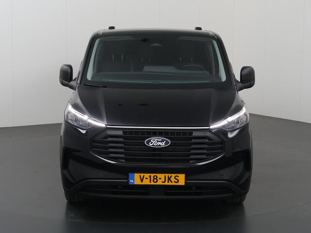 Ford TRANSIT CUSTOM 320 | 2.0 TDCI | L2 H1 | AWD | DUBBEL CABINE | LIMITED | 170 PK | CAMERA | BLIND-SPOT | ADAPTIEVE CRUISE | NAVIGATIE | STOELVERWARMING | VOORRUITVERWARMING | 2X ZIJSCHUIFDEUR | METALLIC BLACK