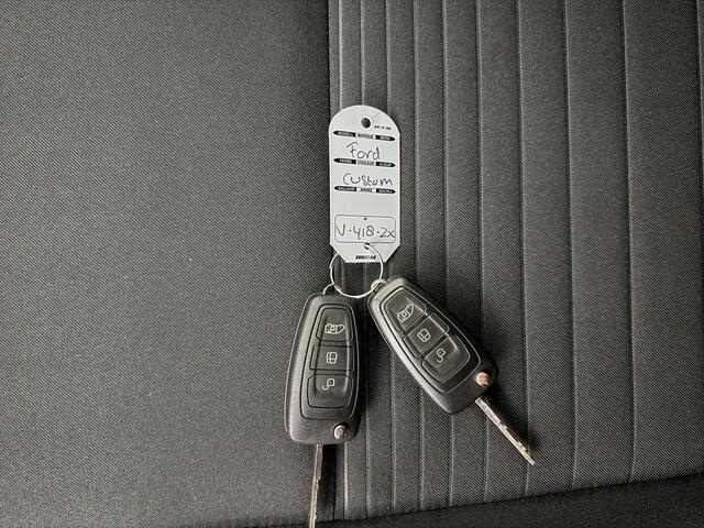 Ford TRANSIT CUSTOM 2.0TDCI 170PK Dubbele Cabine Limited | 2xSchuifdeur | Navigatie | Camera | Trekhaak | Airco | Cruise