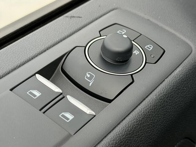 Ford TRANSIT CUSTOM 320 2.0 TDCI L2H1 Limited / Next Level Edition / trekhaak / BPM VRIJ