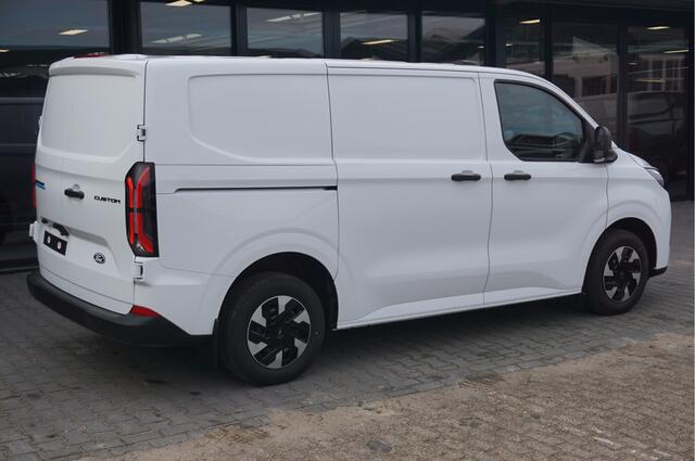 Ford TRANSIT CUSTOM Trend Elek. 64KWH 218PK Trend AUT BPM VRIJ!! Apple CP / Android A, LED, 2300KG Trekgewicht NR. EC04