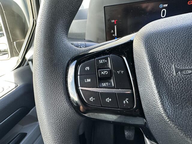 Ford TRANSIT CUSTOM 2.0 TDCI 136 PK TREND / L2H1 / 46.765 KM !! / 2.800 KG AHG / CAMERA / CRUISE / 3 ZITS / AIRCO / CARPLAY