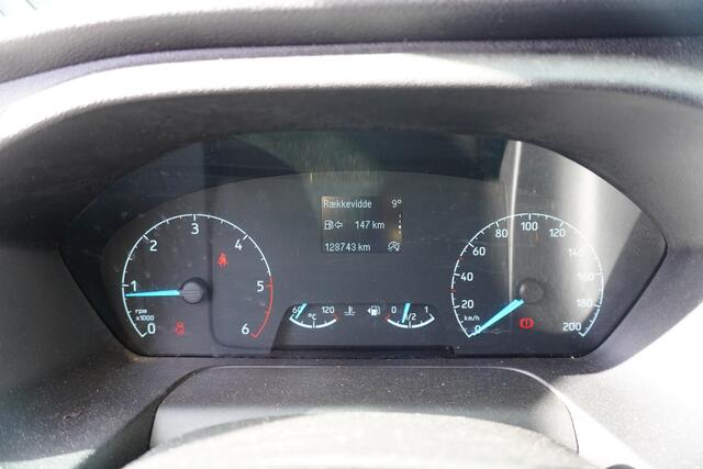 Ford TRANSIT CUSTOM 300 131pk L2 Trend 2x Schuifdeur LED Cruise control Trekhaak Parkeersensoren Standkachel stoelverwarming