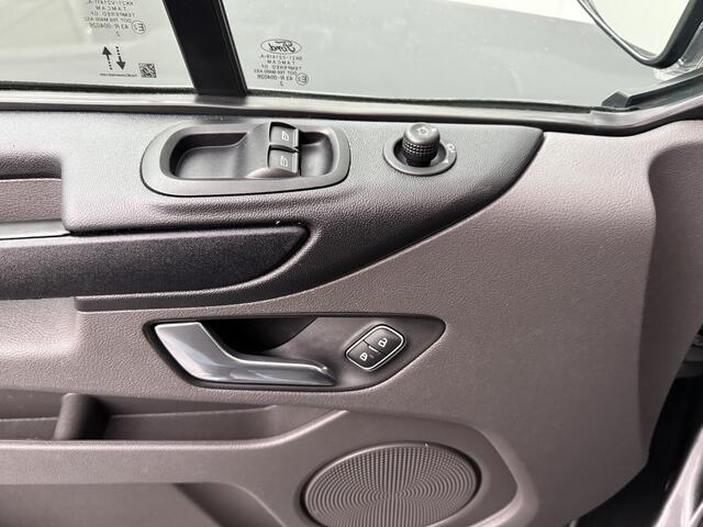 Ford TRANSIT CUSTOM 2.0TDCi 130PK Lang Limited | Euro 6 | Multimedia | Trekhaak 2800Kg | Camera | Airco | Cruise | 3-Zits