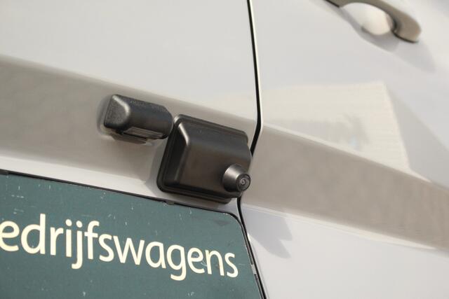 Ford TRANSIT CUSTOM 300 2.0TDCI 136pk L2H1 Limited DC | Trekhaak | Driver Assist | Keyless | Carplay/Android | Lease 663,- p/m