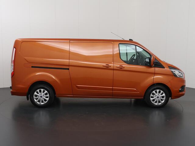 Ford TRANSIT CUSTOM 300 | 2.0 TDCI | AUT. | L2 H1 | LIMITED | NL AUTO | DEALER ONDERHOUDEN | STOELVERWARMING | CRUISE CONTROL | AIRCO | PARKEERSENSOREN | METALLIC | ORANGE GLOW