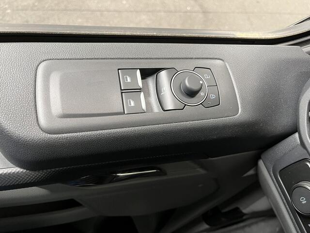 Ford TRANSIT CUSTOM 320 2.0 TDCI L2H1 Limited Automaat Dubbele Cabine Airco Navigatie Cruise control Trekhaak