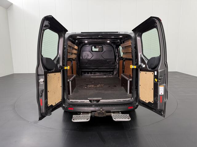 Ford TRANSIT CUSTOM 2.0TDCI 130PK Lang Limited | 2800Kg Trekhaak | Navigatie | Camera | Airco | Cruise | 3-Zits