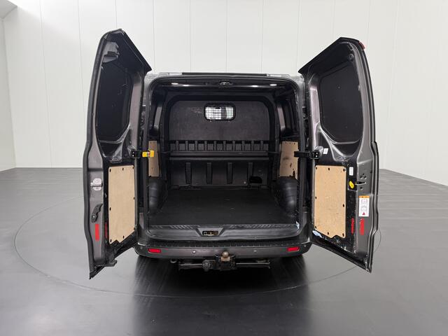 Ford TRANSIT CUSTOM 2.0TDCI 170PK Dubbele Cabine Limited | 2xSchuifdeur | 2800Kg Trekhaak | Navigatie | Multimedia | Airco | Cruise