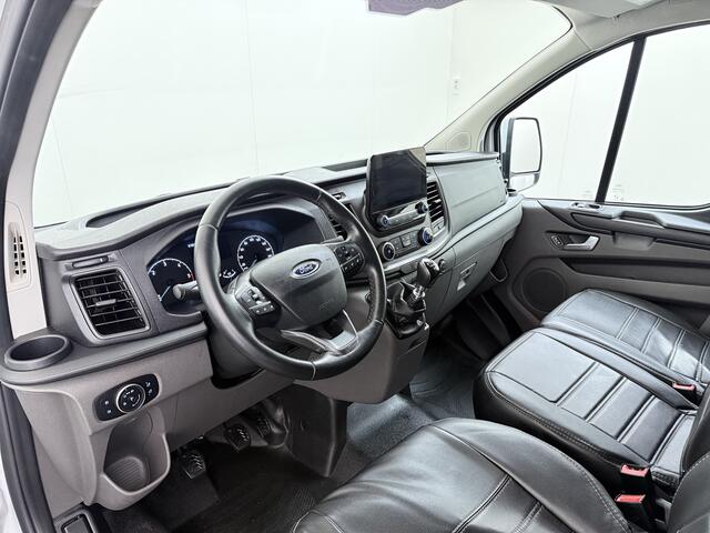 Ford TRANSIT CUSTOM 300 2.0TDCI L2H1 Dubbele Cabine 6-Persoons Trekhaak Navi Camera Cruise Control Imperiaal Airco Stoelverwarming Pdc DC DAB Bluetooth Betonplex Vloer Wandbetimmering 2.750KG Trekgewicht Origineel Nederlandse Auto
