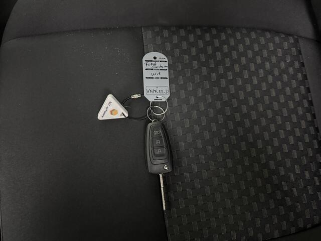 Ford TRANSIT CUSTOM 2.0TDCI Achterdeuren | Kastinrichting | Navigatie | Multimedia | 3-Zits | Trekhaak | Airco | Cruise