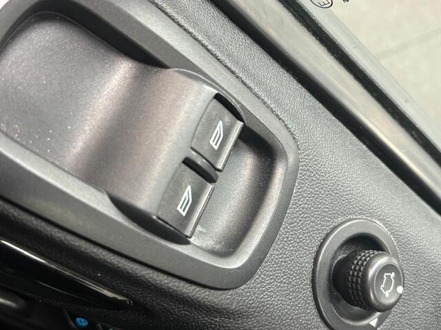 Ford TRANSIT CUSTOM 300 2.0 TDCI L2H1 Limited Dubbele Cabine Automaat
