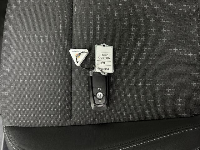 Ford TRANSIT CUSTOM 2.0TDCi Business Digital Cockpit | Multimedia | Airco | Cruise | 3-Zits | Betimmering