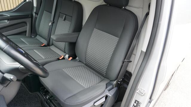 Ford TRANSIT CUSTOM 320 2.0 TDCI 170pk Automaat 3-Zits L1H1 Limited Euro6 Airco Cruise Control Trekhaak LED