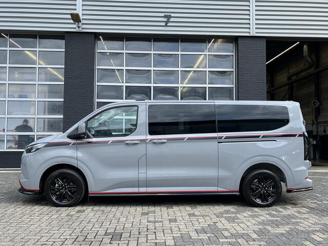 Ford TRANSIT CUSTOM 320 2.5 PHEV L2H1 Grey Platinum Dubbele Cabine 233pk Aut / 5 Pers. / 2250kg Trekgewicht / 1100kg Laadvermogen / Vol. Leder / Glaslookpanelen / Privacy Glass / Adapt. Cruise control!