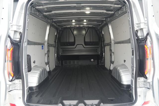 Ford TRANSIT CUSTOM E-Transit 340 L2H1 Sport 71 kWh 218pk - ACC - Elek Trekhaak - B&O - Navi - Stoel/Stuurverwarming - 360 Camera - Blindspot - Rijklaar