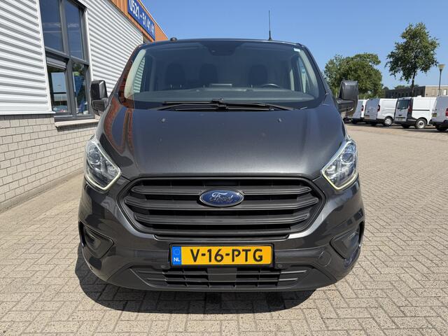 Ford TRANSIT CUSTOM 320 2.0 TDCI automaat L2H1 Trend / 3 persoons / vaste prijs rijklaar ¤ 17.950 ex btw / lease vanaf ¤ 302 / trekhaak / laadruimte gestoffeerd / airco / cruise / magneic grey metallic