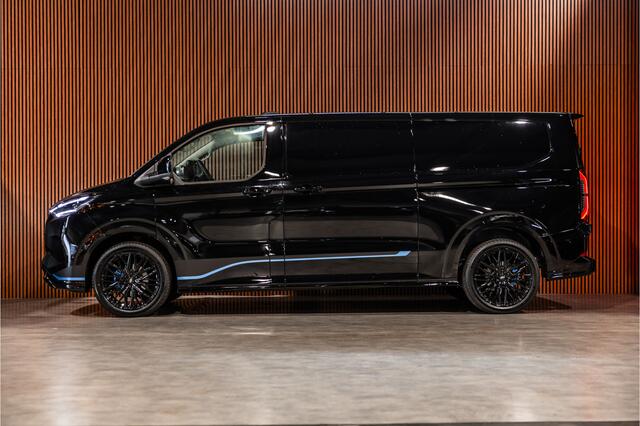 Ford TRANSIT CUSTOM E-Transit 340 L2H1 Sport 71 kWh | 350 KM Range | 360 Camera | Driving Assistant | L+R Schuifdeuren | DSS LED | Stoel/Stoel | Middenconsole | Navigatie | CarPlay | ACC | Blind Spot | Stuur- en stoelverwarming | Trekhaak | Dakdragers | E-Transit Custom | Ze