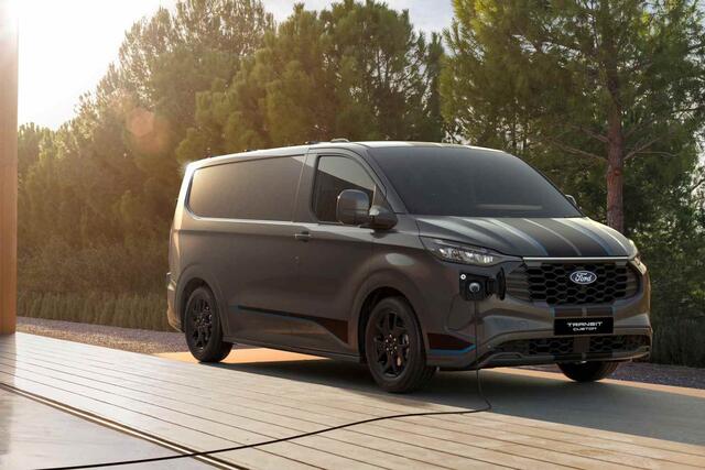 Ford TRANSIT CUSTOM E-Transit 340 L2H1 Sport 71 kWh | 218pk | 17"LM velgen | Camera | Cruise | Trekhaak | 2.300kg Trekgew.