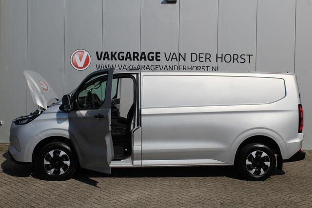 Ford TRANSIT CUSTOM E-Transit 340 L2H1 Trend 71 kWh ELEKTRISCH ! Carplay, Camera, Cruise Contole, Winter pakket Stoel Stuur en Voorruit verwarming, Van ¤ 46.340,- nu voor ¤ 37.950,-