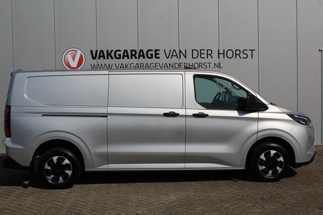 Ford TRANSIT CUSTOM E-Transit 340 L2H1 Trend 71 kWh ELEKTRISCH ! Carplay, Camera, Cruise Contole, Winter pakket Stoel Stuur en Voorruit verwarming, Van ¤ 46.340,- nu voor ¤ 37.950,-