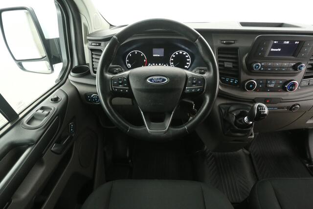 Ford TRANSIT CUSTOM 2.0 TDCI L2H1 | Airco | Camera | Cruise | 3 Zits | Trekhaak | 2xSchuifdeur | Parkeersens.