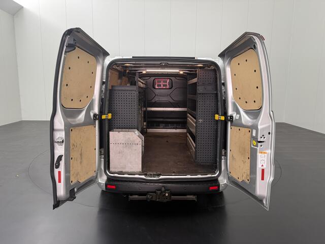 Ford TRANSIT CUSTOM 2.0TDCi 130PK Lang | Werkplaatinrichting | Navigatie | Camera | 3-Zits | Trekhaak | Airco | Cruise