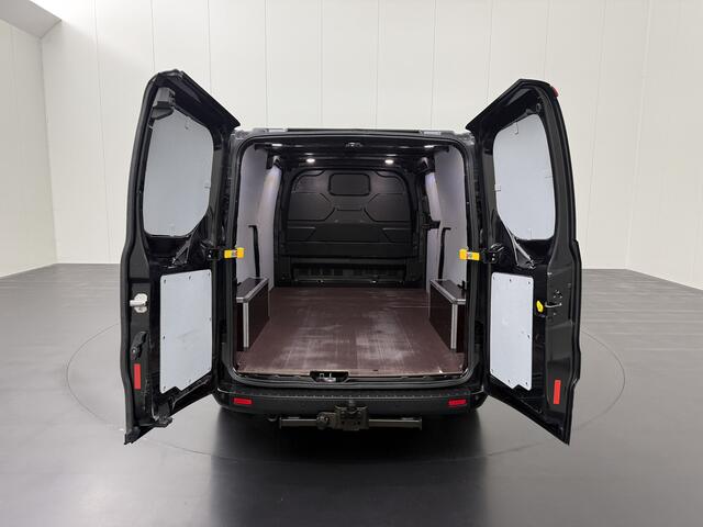 Ford TRANSIT CUSTOM 2.0TDCI 130PK Lang | Achterdeuren | Navigatie | Camera | Airco | 3-Zits | Trekhaak 2800 KG